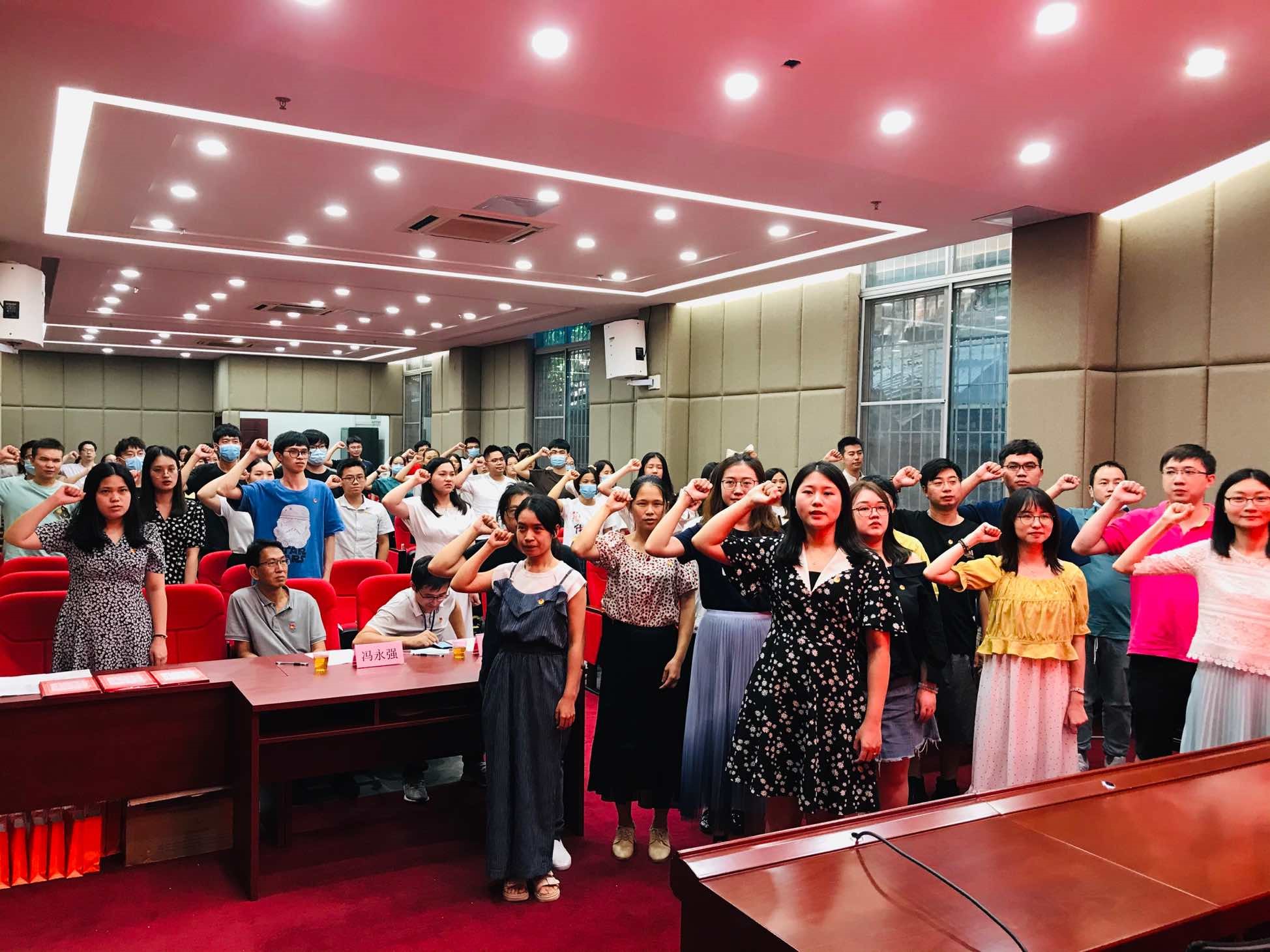 白云山永利yl23455公司团委举行“重温革命历史·传承奋斗精神”主题团日活动暨五四表彰及超龄团员离团仪式