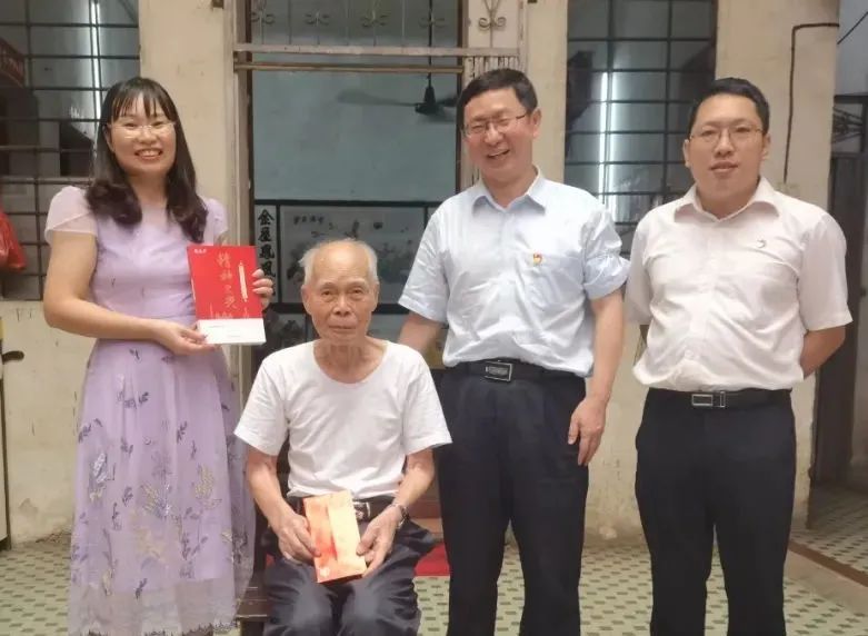 中秋慰问送真情 浓浓关怀暖人心——白云山永利yl23455公司慰问首届全国劳模陈雨池