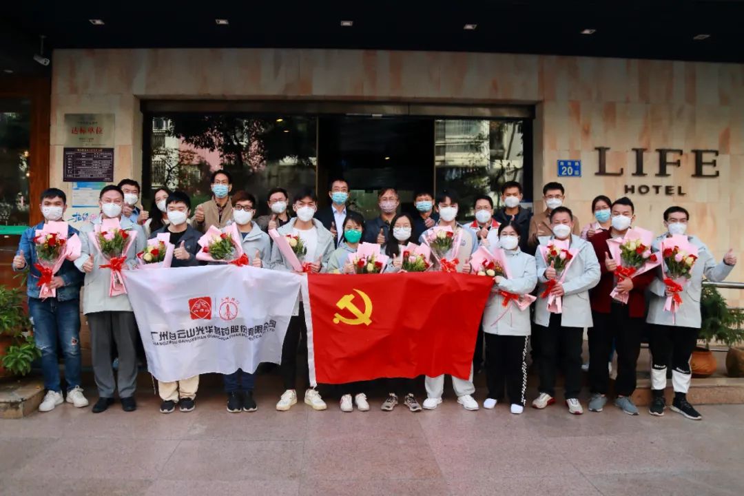 正是暖阳晴方好，不负使命喜凯旋！