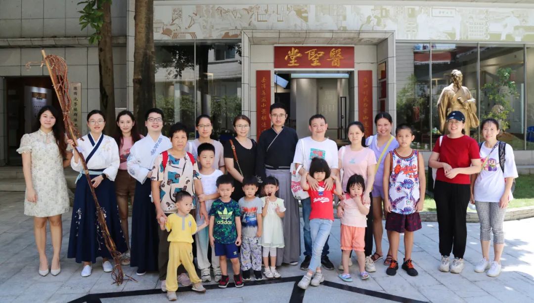 学千古名方 悟非遗传承——白云山永利yl23455公司组织开展主题非遗体验活动